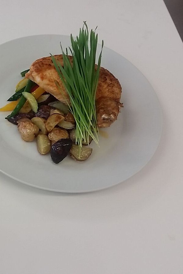 Roasted chicken with potatoes and vegetables